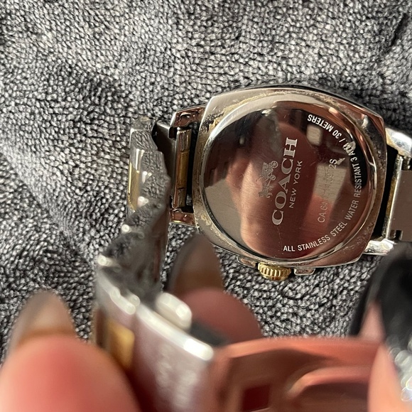 Women’s Coach Watch - Picture 4 of 5